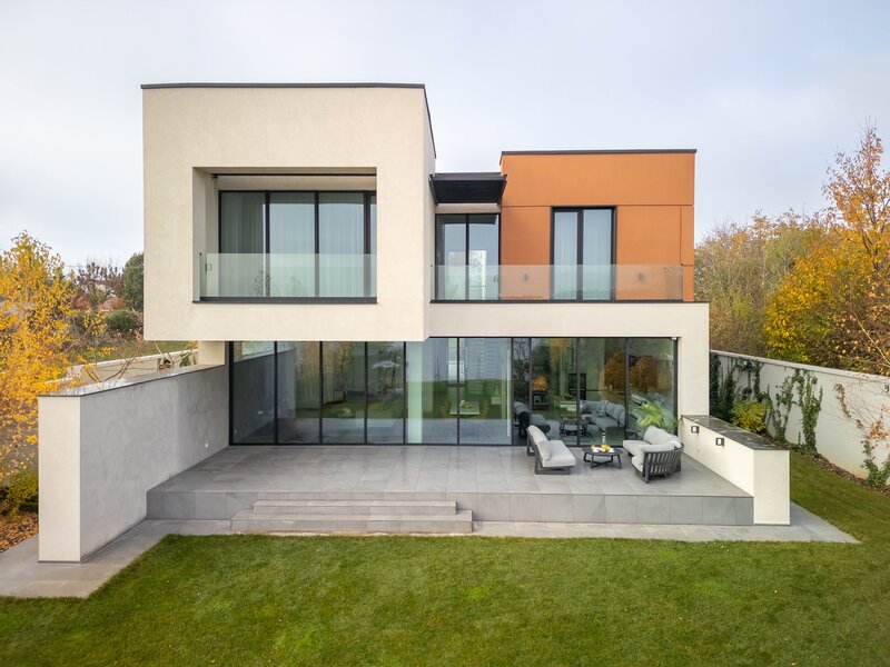 Smart-Home nZEB spectaculoasa Bucuresti Sector 1 cu deschidere lac -teren 2000mp