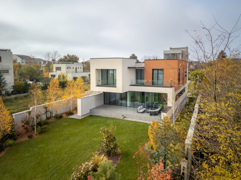 Smart-Home nZEB spectaculoasa Bucuresti Sector 1 cu deschidere lac -teren 2000mp