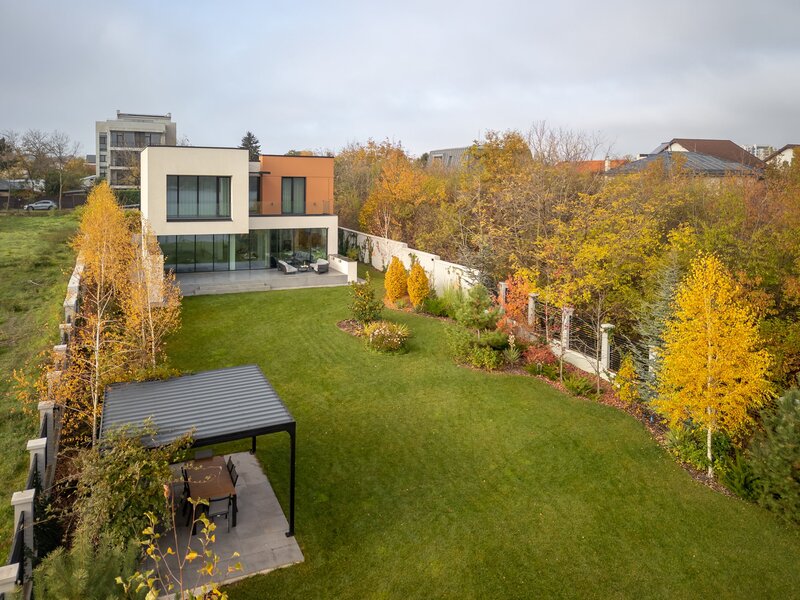 Smart-Home nZEB spectaculoasa Bucuresti Sector 1 cu deschidere lac -teren 2000mp