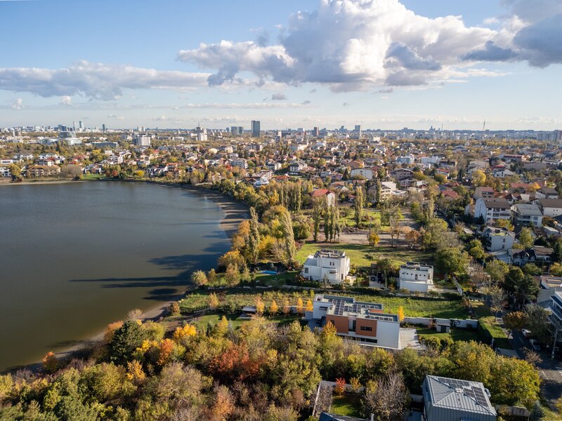 Smart-Home nZEB spectaculoasa Bucuresti Sector 1 cu deschidere lac -teren 2000mp