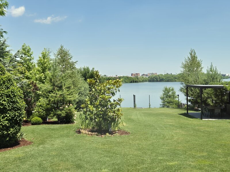 Smart-Home nZEB spectaculoasa Bucuresti Sector 1 cu deschidere lac -teren 2000mp