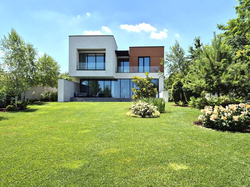 Smart-Home nZEB spectaculoasa Bucuresti Sector 1 cu deschidere lac -teren 2000mp